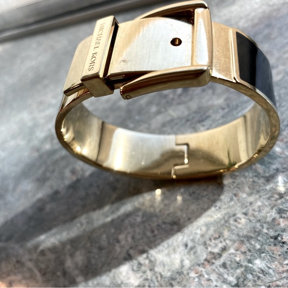 Michael Kors ADJUSTABLE SIZE Wide Buckle Bangle Gold SS, enamel - Picture 10 of 15